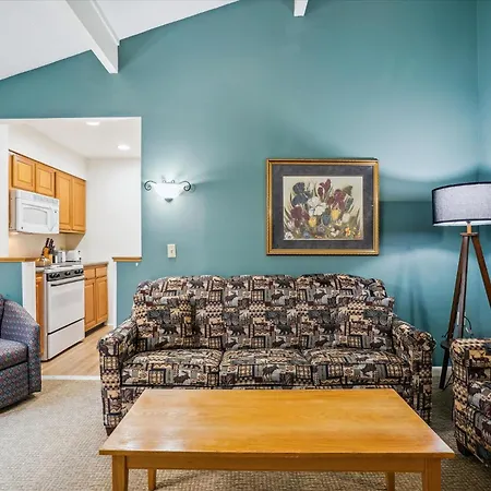 208 Cedarbrook One Bedroom Queen Suite
